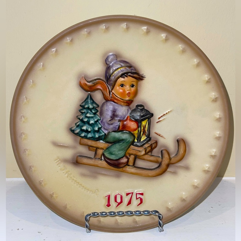 Hummel 1975 “Ride into Christmas” 5th Annual Plate Excellent condition